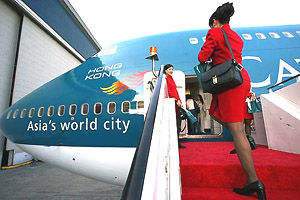 Cathay Pacific aircrew take photo�s of each other