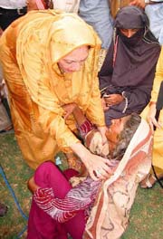 Begum Attiya Inayatullah, Pakistan�s Women�s Affairs Minister, tries to comfort a crying mother