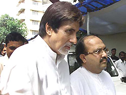 Bollywood superstar Amitabh Bachchan and politician Amar Singh