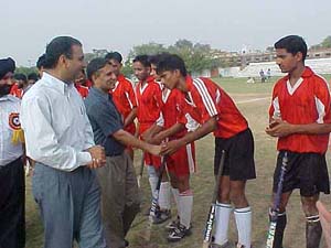 Mr Naresh Gulati, Commissioner, Sports and Youth Welfare, Haryana, being introduced to hockey players 