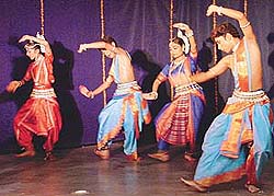 A troupe from Patitapawan Kala Kendra, New Delhi, performs Odissi dance in Pracheen Kala Kendra, Sector 35, Chandigarh, on Thursday.