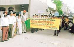 Schoolchildren take out a rally to observe World Population Day 