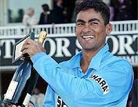 Mohammad Kaif with his man-of-the-match award after the one-day series final