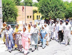 Residents of Pakhowal, Burj Lalton and Bhaini Arora villages protest against the erratic power supply outside the PSEB office