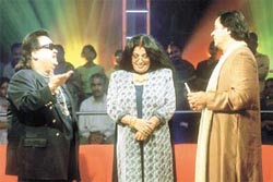 Bappi Lahiri with his wife Chitrani and Farooq Sheikh in the tele-serial