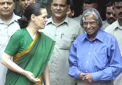 Congress President Sonia Gandhi with President Dr A. P. J. Abdul Kalam