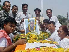 Captain Atul Somra's parents with their younger son