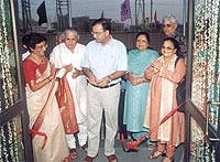 Mrs Aruna Ummat, Principal, DPS Dwarka with Mr Arun Jaitley, former Union Minister of Law, Justice and Company Affairs and Mr Salman Khurshid