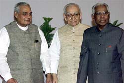Prime Minister Atal Behari Vajpayee and Vice-President Krishan Kant with outgoing President K. R. Narayanan