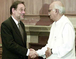 European Union envoy Javier Solana shakes hand with Indian Deputy Prime Minister