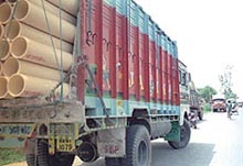 Trucks being turned away at the Delhi-Ghaziabad border