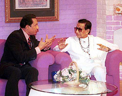 Shiv Sena chief Balasaheb Thackeray with anchor Shekhar Suman