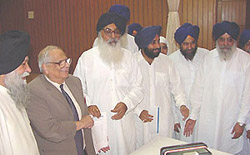 A SAD delegation led by its President, Mr Parkash Singh Badal, submits a copy of the memorandum to Punjab Governor J.F.R. Jacob in Chandigarh on Monday.