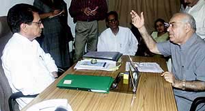 Union Agriculture Minister Ajit Singh having a discussion 