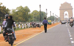 India Gate continues to be a favourite haunt of youngsters