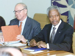 Hans Blix, chief of the United Nations arms inspection commission, sits with UN Secretary-General