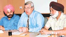 Dr Ole E. Semenets, Ambassador, Republic of Ukraine, with Mr Bir Devinder Singh, MLA, Kharar 