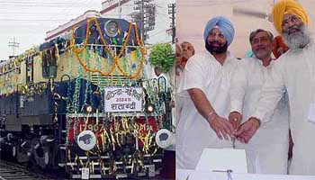 Union Railway Minister Nitish Kumar flanked by Punjab Chief Minister Capt Amarinder Singh and Union Minister for Chemicals and Fertilizers Sukhdev Singh Dhindsa