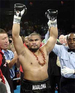 Heavyweight boxer David Tua from Auckland, New Zealand, celebrates after knocking out his U.S. opponent Michael Moorer
