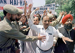 Policemen try to restrain Congress workers