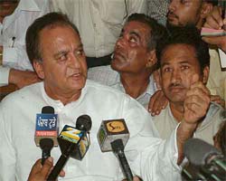 Congress MP Sunil Dutt addresses a Press conference