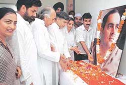 Congress leader CTYC President H.S. Lucky, Mayor Lalit Joshi, MP Pawan Bansal, CTCC chief B.B. Bahl, Leader of the Congress in Municipal Corporation Subhash Chawla pay tributes to Rajiv Gandhi at Congress Bhavan in Chandigarh on Tuesday.
