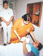 The Union Information and Broadcasting Minister, Ms Sushma Swaraj, condoles Ms Sulakshana Sharma