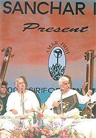 Pt Sajan Mishra and Pt Rajan Mishra pay tribute to the unknown soldiers who fought during the struggle for Independence 