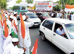 DPCCC activists waiting for Sonia Gandhi to arrive at the Ferozeshah Kotla ground