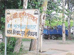 A board of the Divya Jyoti Jagriti Sansthan installed at Harnam Pura village