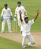Anil Kumble appeals for the wicket of England's Alec Stewart
