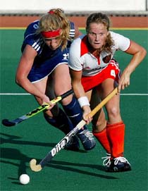 Fatima Moreira de Melo from the Netherlands and Argentina's Vanina Oneto chase after the ball 