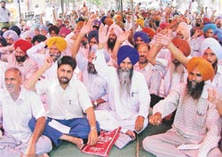 Members of the Punjab State Karamchari Dal, Ludhiana, hold a rally in the city