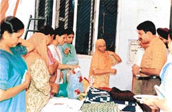 Mr Vikas Partap, Deputy Commissioner, Fatehgarh Sahib, visits an exhibition at Amloh