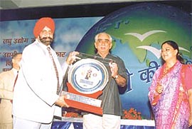 Mr S.S. Kohli, CMD, PNB, receiving the National Award for securing the second position