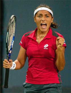 Paola Suarez of Argentina celebrates her win