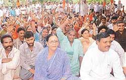 Former Mayor Kamla Sharma and BJP national executive committee member Satya Pal Jain, at a protest dharna