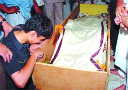 Son of Atma Ram grieving over the remains of his father