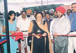 Ms Neena Singh, Regional Business Manager, North, HDFC Bank, inaugurates a branch of the bank