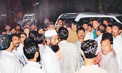 Residents of Indira Colony gherao Mani Majra police station on Sunday night