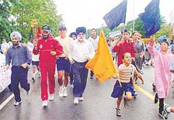 Flying Sikh Milkha Singh (second from left) leads the eye donation awareness race at the Sukhna in Chandigarh on Sunday