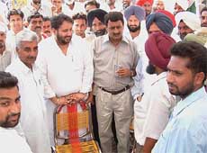 Mr Jasbir Singh Dimpa with his supporters
