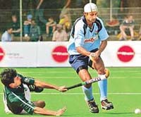 Pakistan�s Rehan Butt (L) tries to stop Prabhjot Singh of India during the third place match of the Champions Trophy in Cologne on Sunday. 