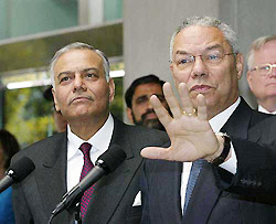 Mr Yashwant Sinha, left, India's Minister of External Affairs, and US Secretary of State Colin Powell