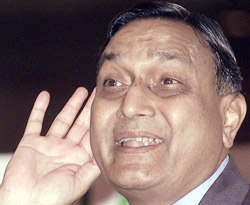 Pakistan's Interior Minister Moinuddin Haider 