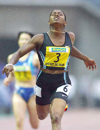 Susanthika Jayasinghe of Sri Lanka crosses the finish line to win the women's 200 metre final