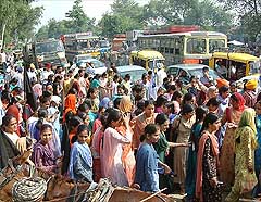 ETT and DIET students block traffic