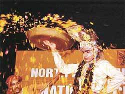 Artistes from Utter Pradesh perform �Barsana ki Holi�