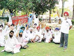 Activists of the Kirti Kisan Union protest outside theMini-Secretariat