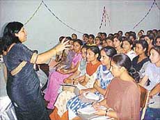 Dr Geeta Bansal delivers a lecture